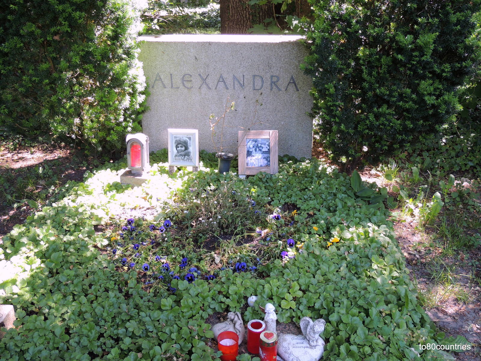 Prominentengräber: Alexandra - Westfriedhof München