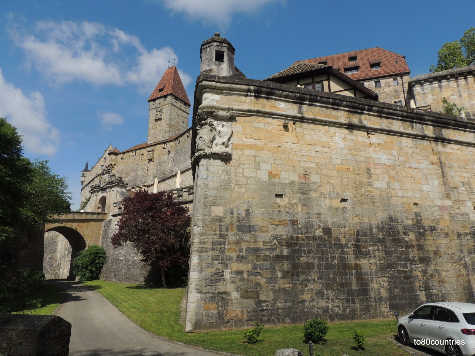 Bastei "Bunter Löwe" und Haupteingang zur Festung 