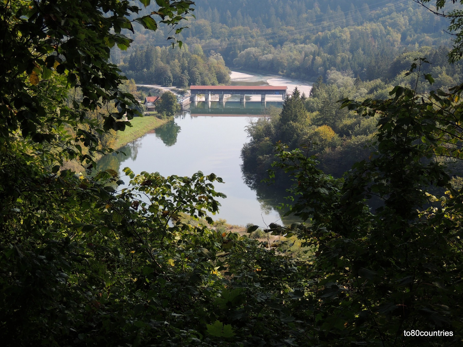 Grünwald-Rundkurs - Blick auf das Wasserkraftwerk Höllriegelskreuth im Isartal