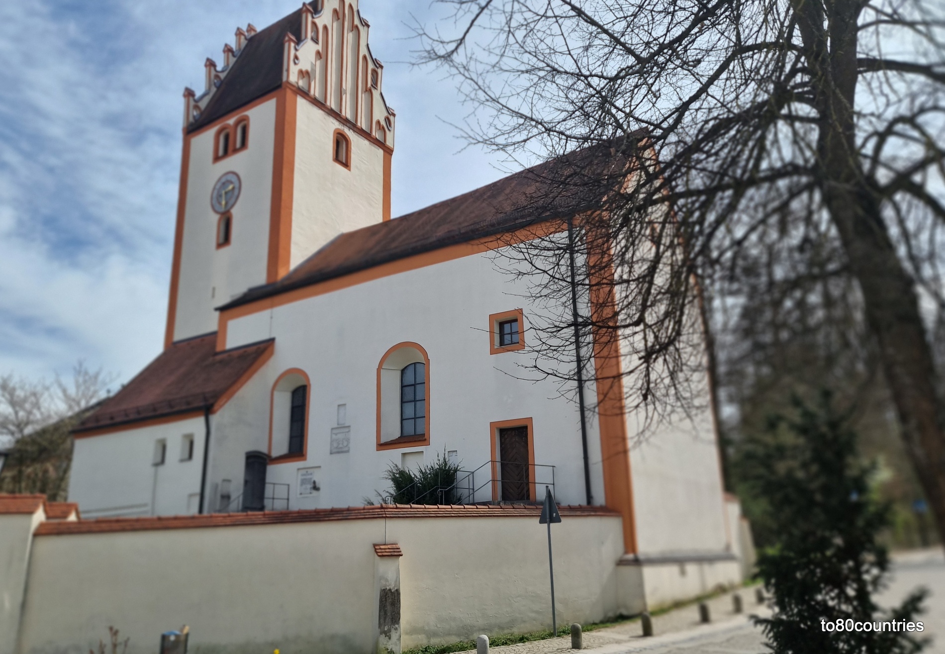 Rohrbach mit einer Wehrkirche - Hallertau