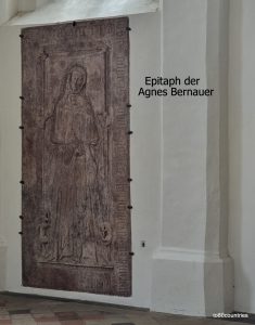 Epitaph der Agnes Bernauer in Straubing St. Peter