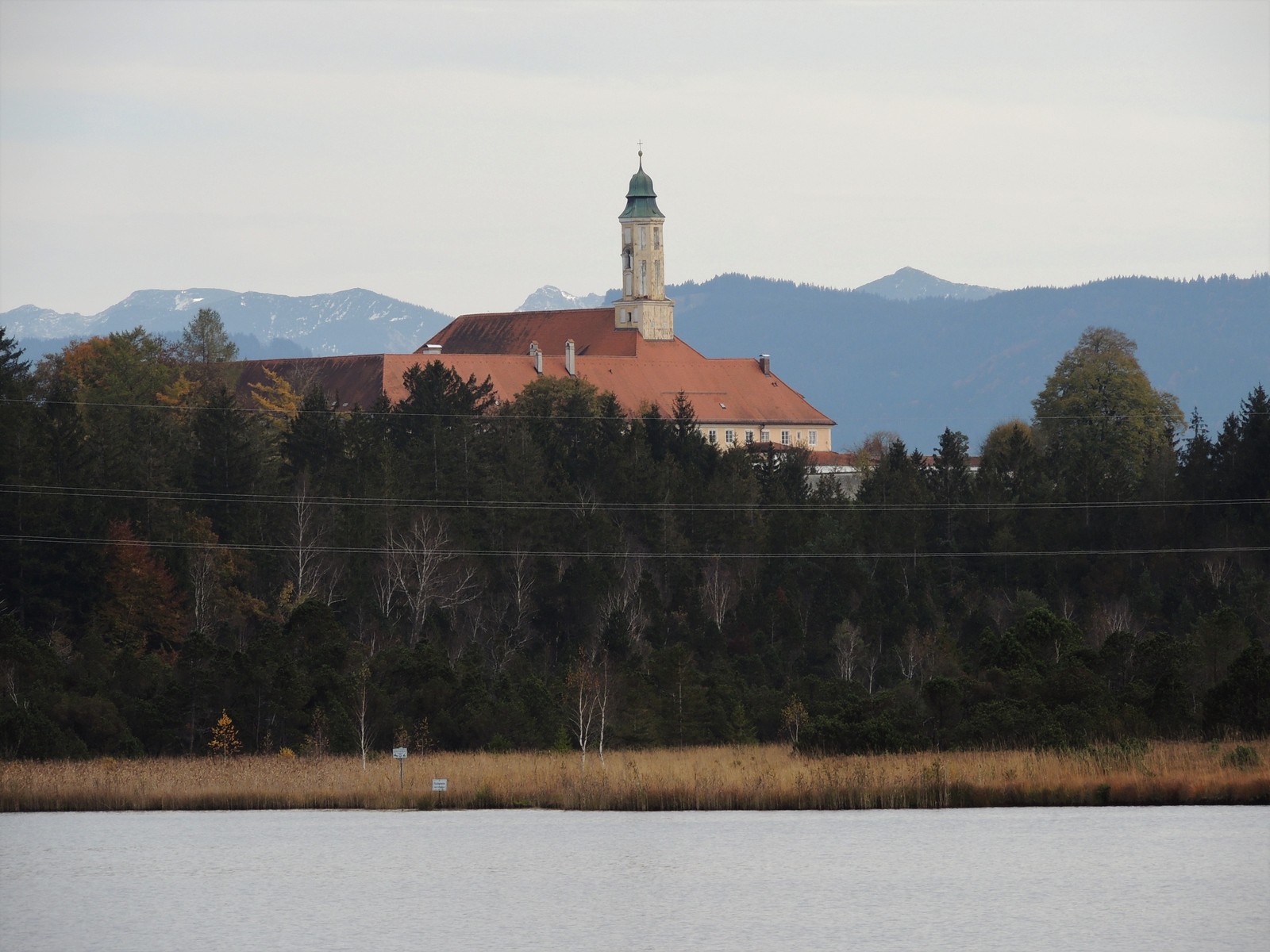 Kirchsee mit Kloster Reutberg - Tölzer Land