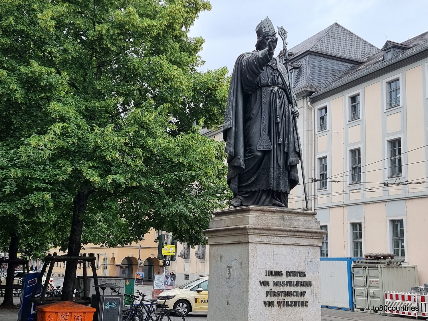 Denkmal des Fürstbischofs Julius Echter von Mespelbrunn auf der Juliuspromenade Würzburg