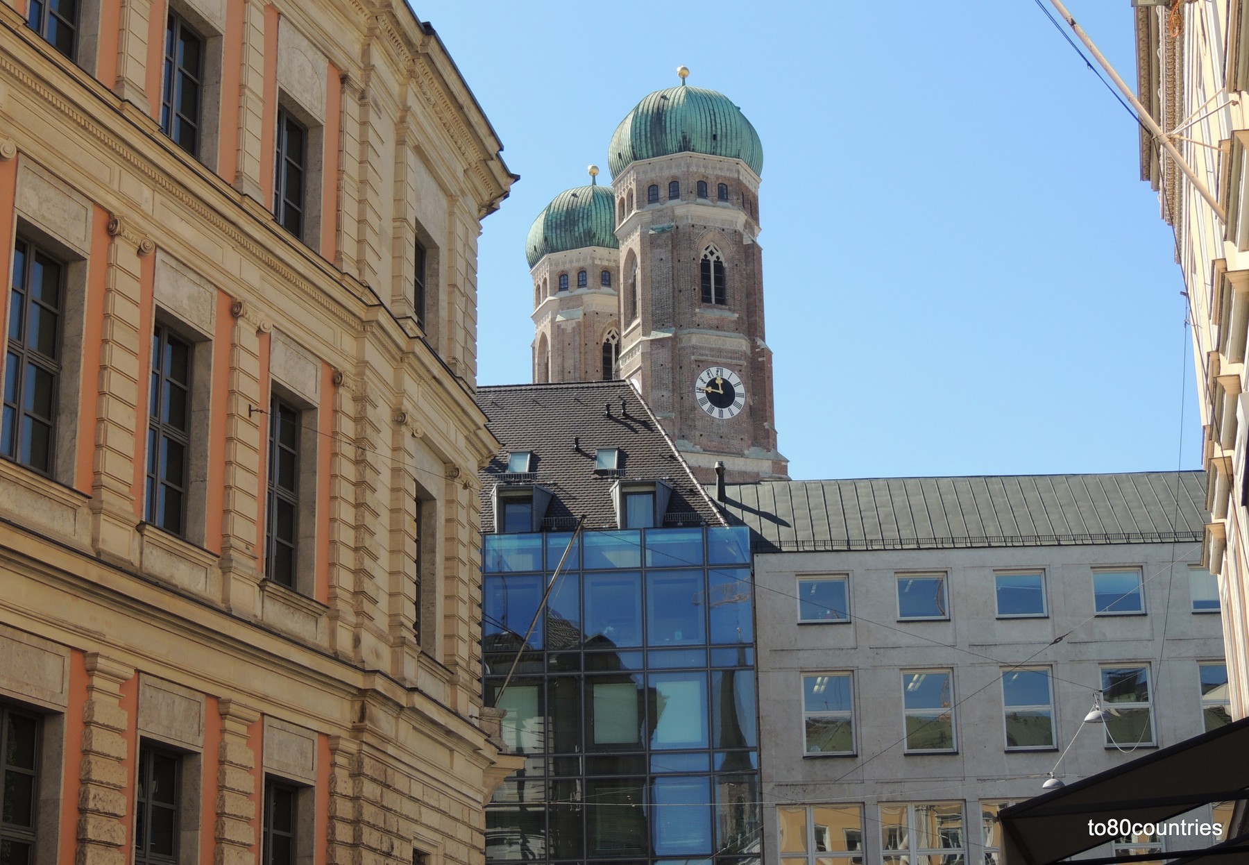 Kardinal-Faulhaber-Straße mit Frauenkirche