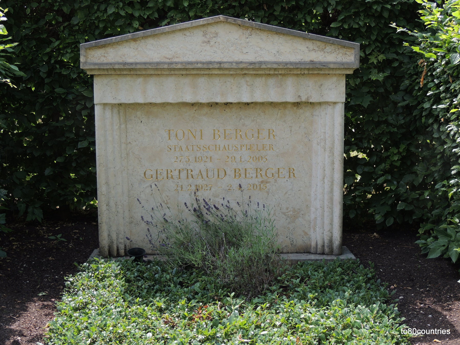 Prominentengräber: Toni Berger - Ostfriedhof München