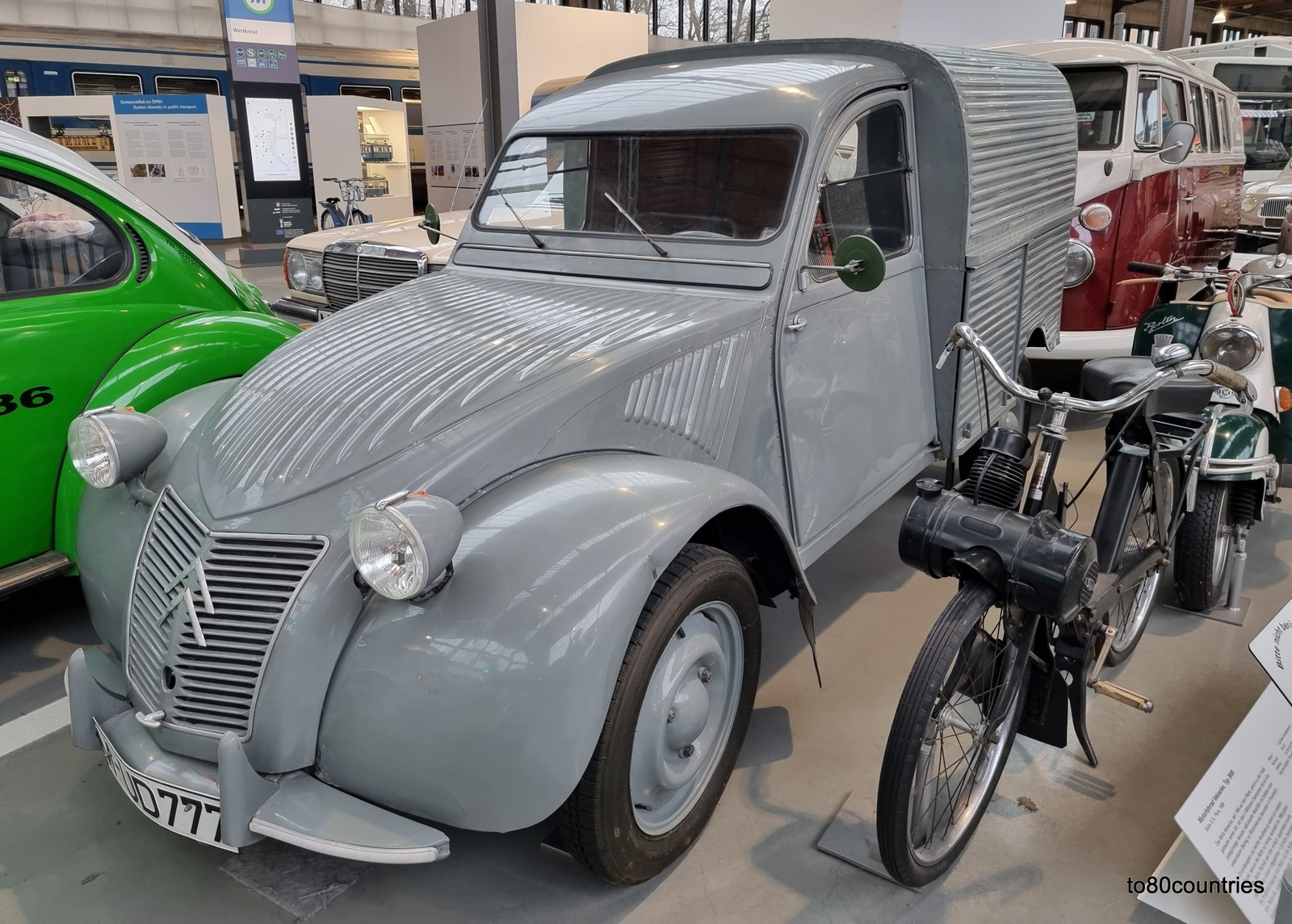 Verkehrszentrum des Deutschen Museums - Citroen 2 CV "Kastenente"