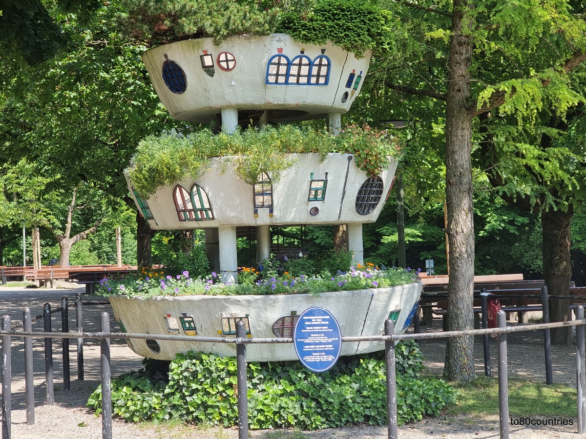 Modellentwurf des Hochwiesenhauses von Friedensreich Hundertwasser - München