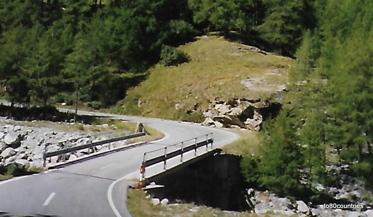 Straße zum Mattmark-Staudamm