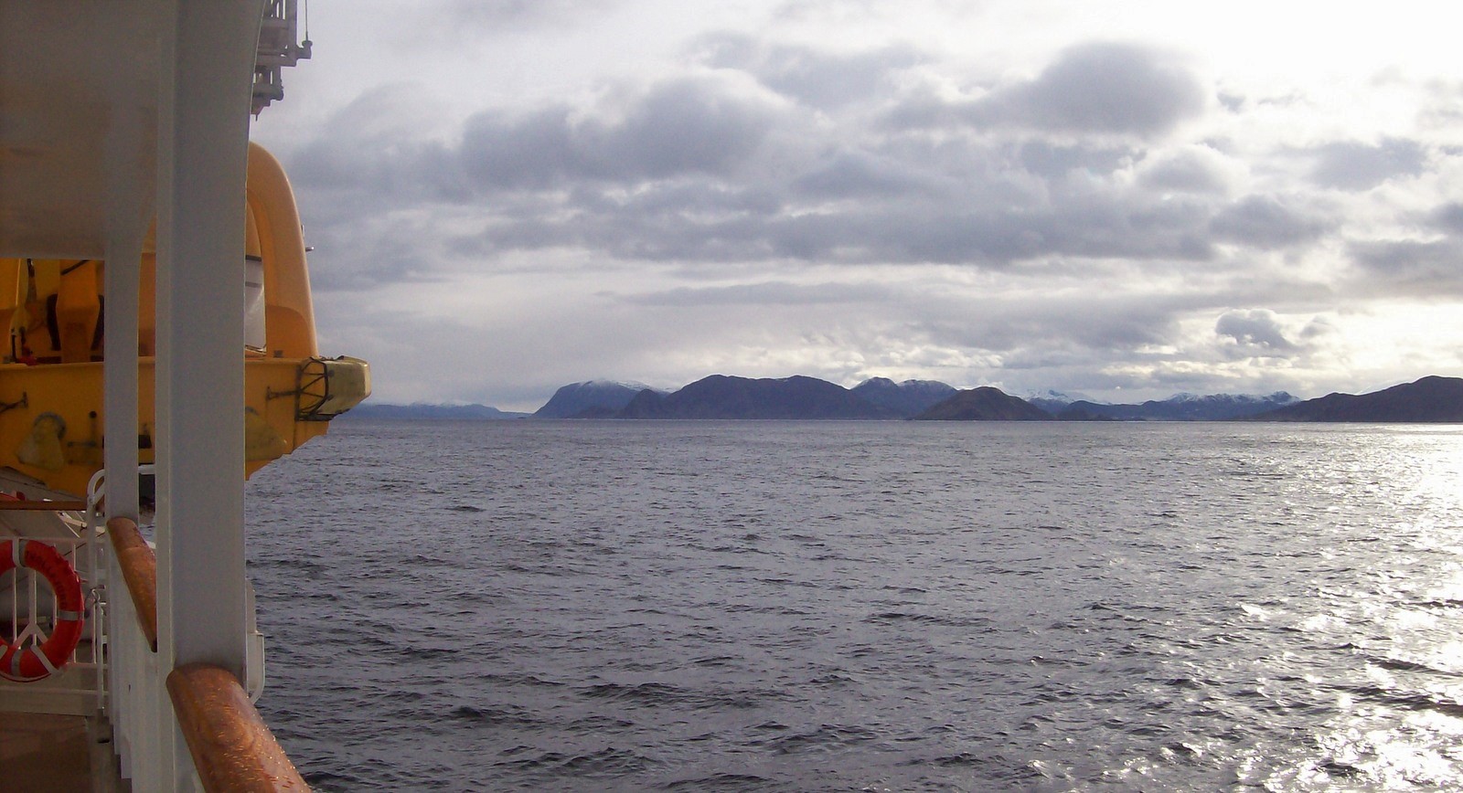 Hurtigruten - MS Trollfjord im Nordmeer