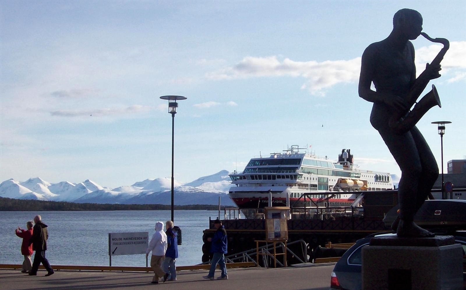 Hurtigruten - MS Trollfjord - in Molde