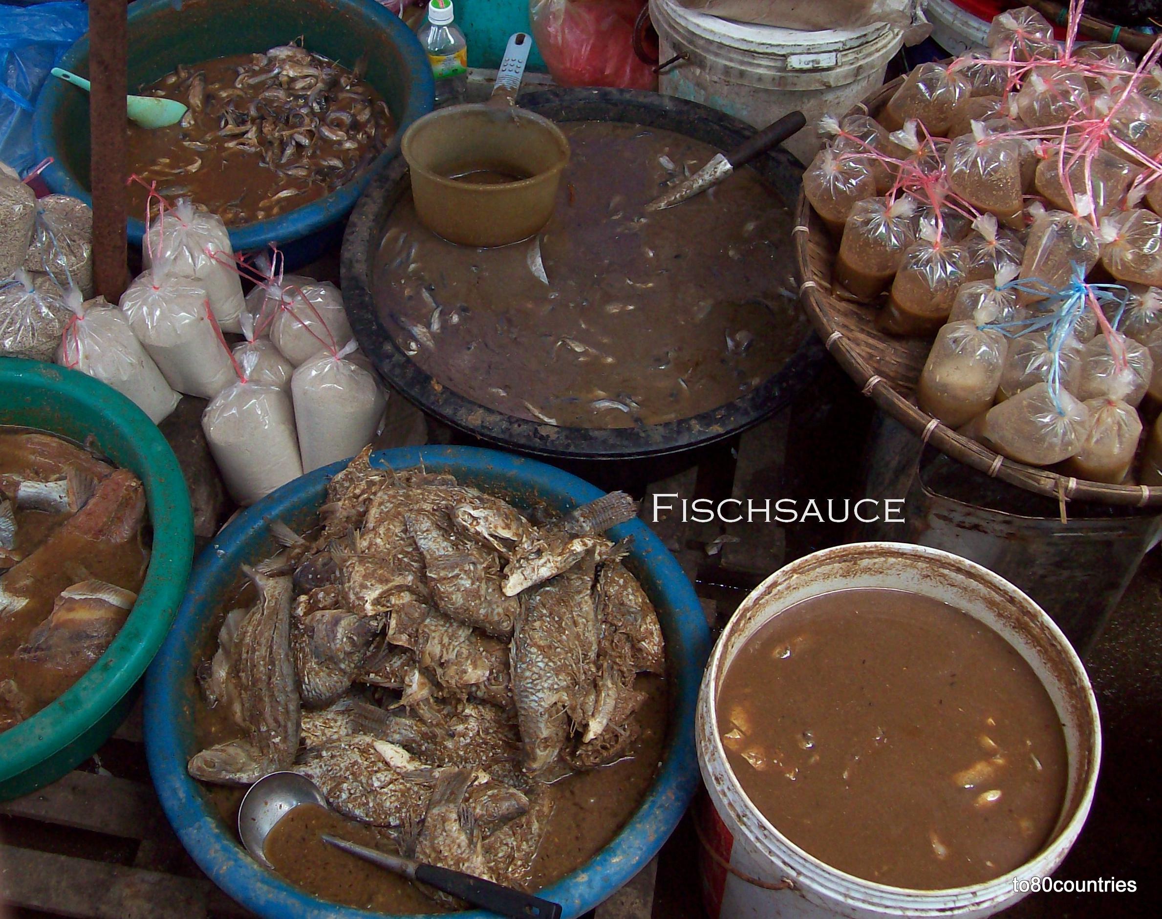 Fischsauce auf dem Markt von Luang Prabang