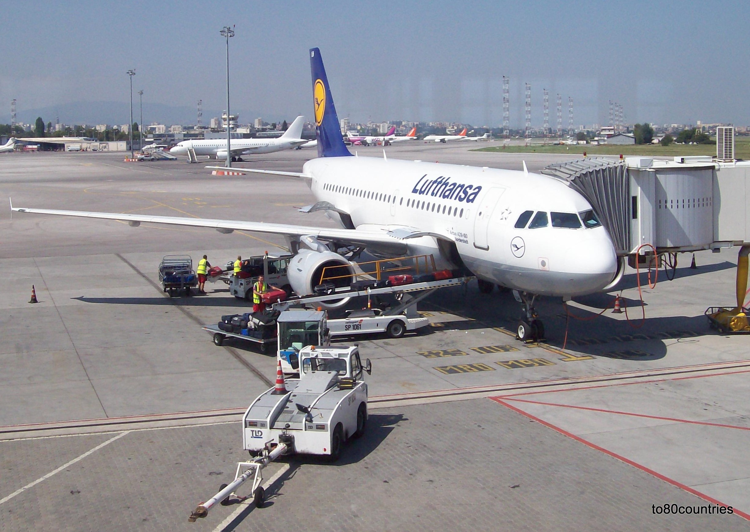 Lufthansa-Flugzeug auf dem Flughafen Sofia