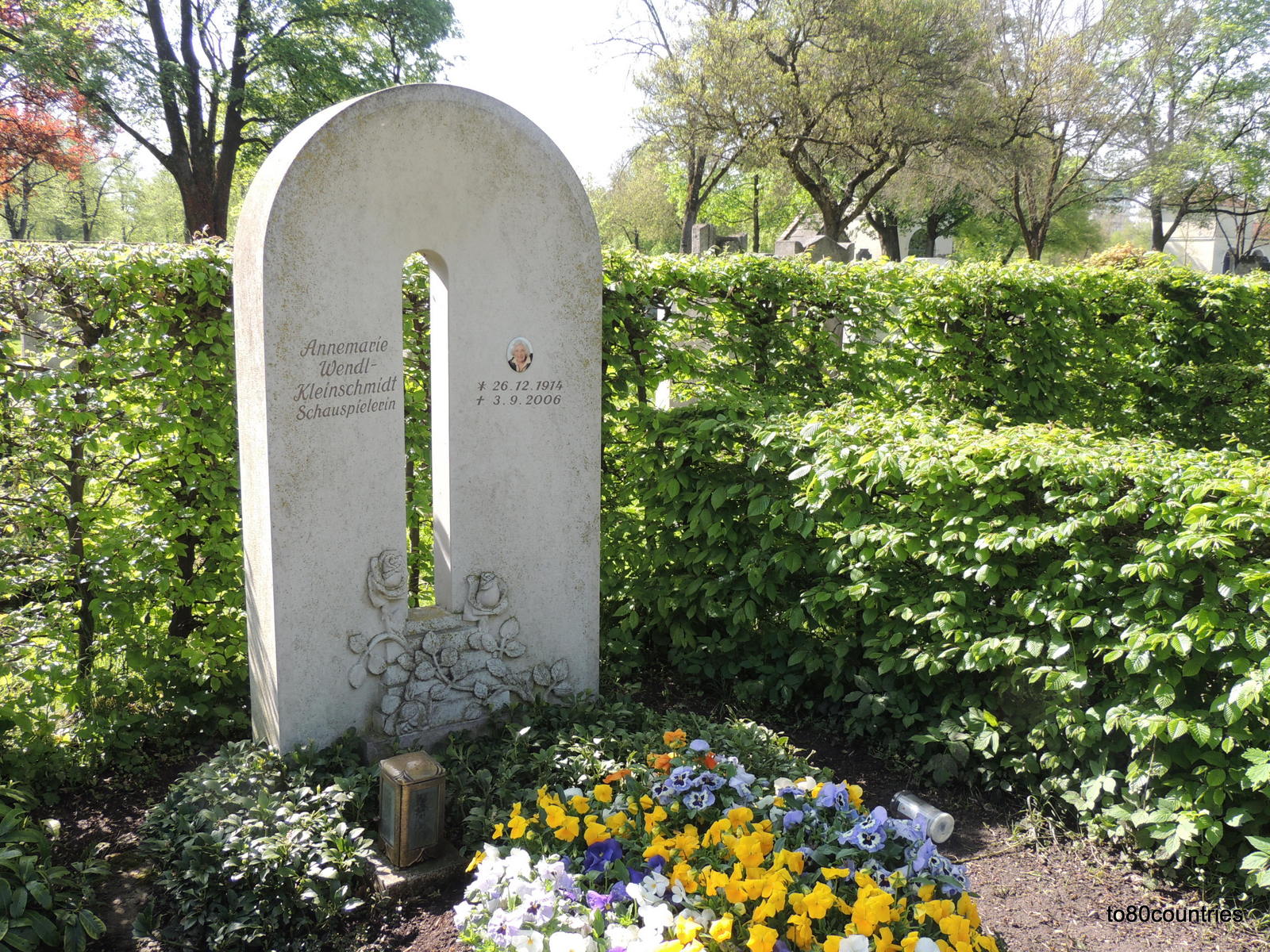Prominentengräber: Annemarie Wendl - Nordfriedhof München