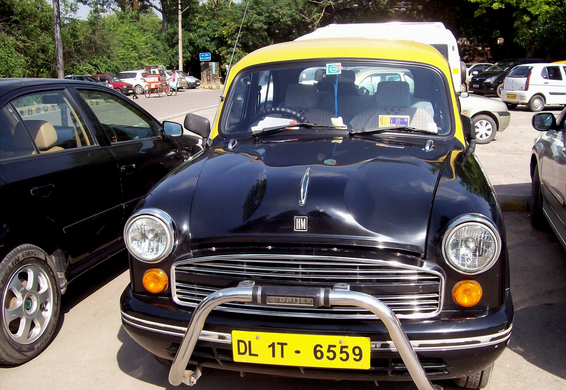 Taxi Hindustan Ambassador - Delhi
