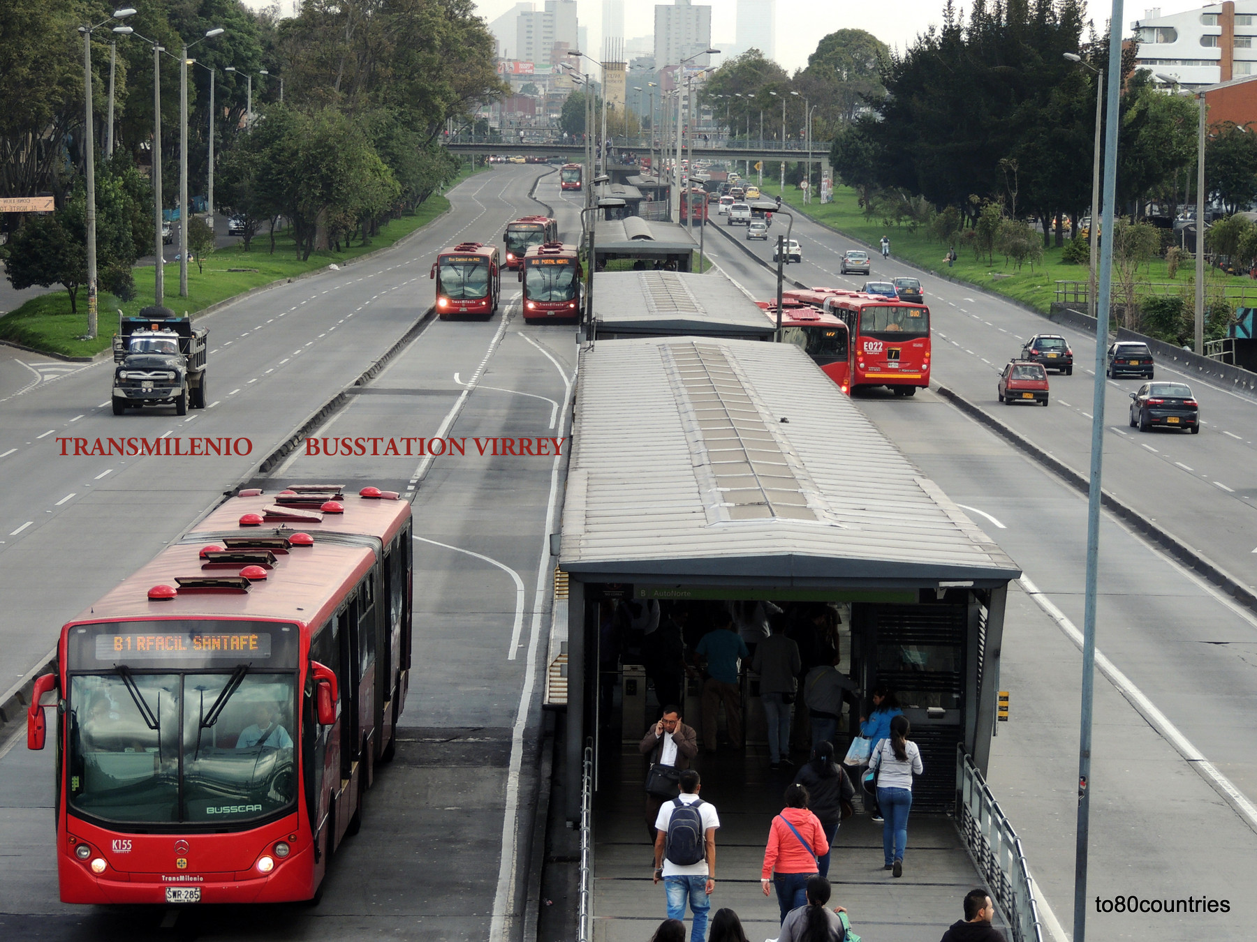Station "Virrey" der "TransMilenio Buslinie" - Bogota