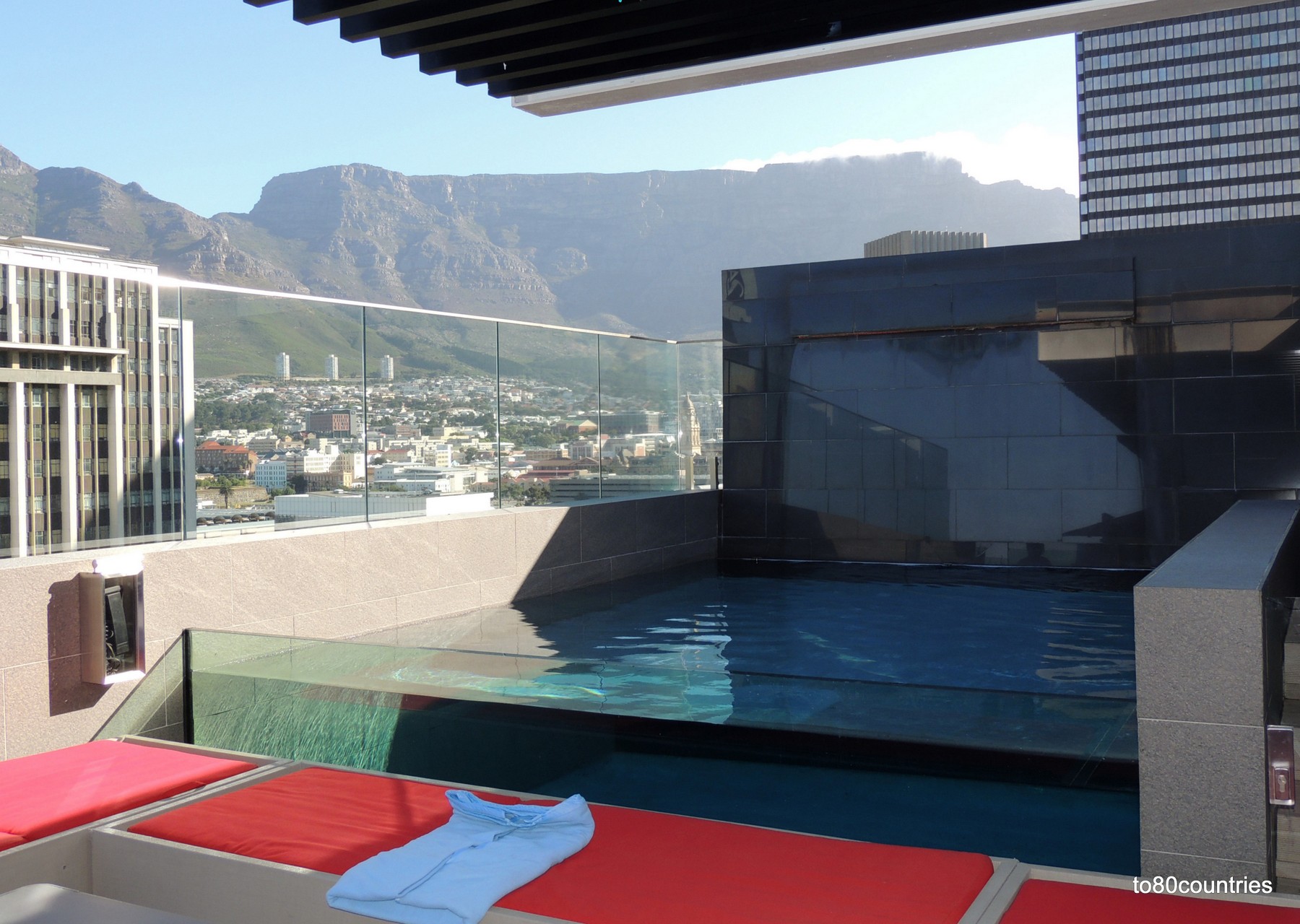 Roof-Top-Pool im Park Inn by Radisson Foreshore - Kapstadt 