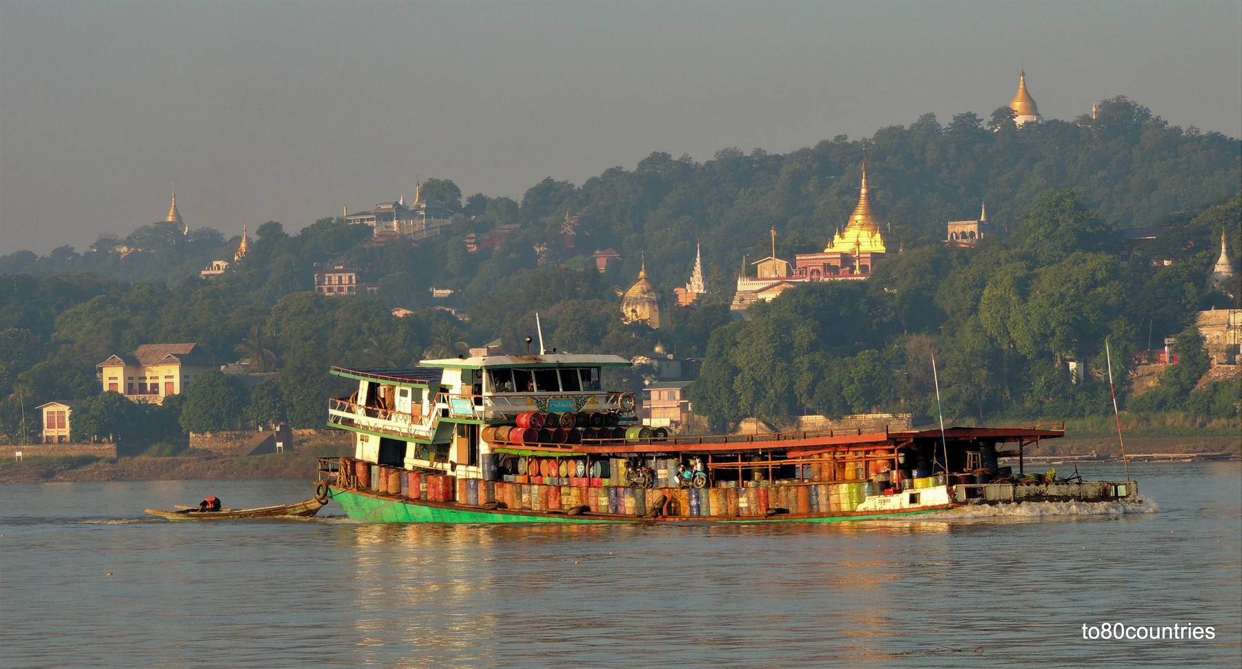 Pagoden von Sagaing am Irrawaddy