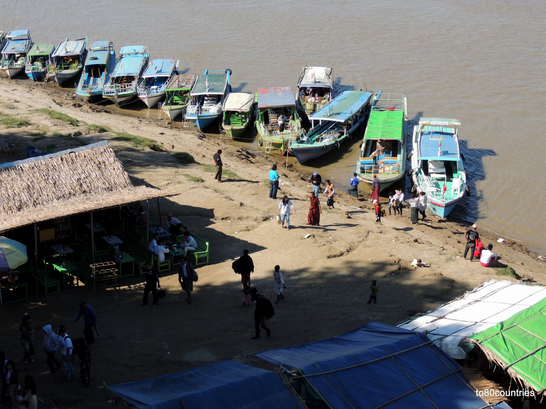 Bootsanleger in Bagan am Irrawaddy