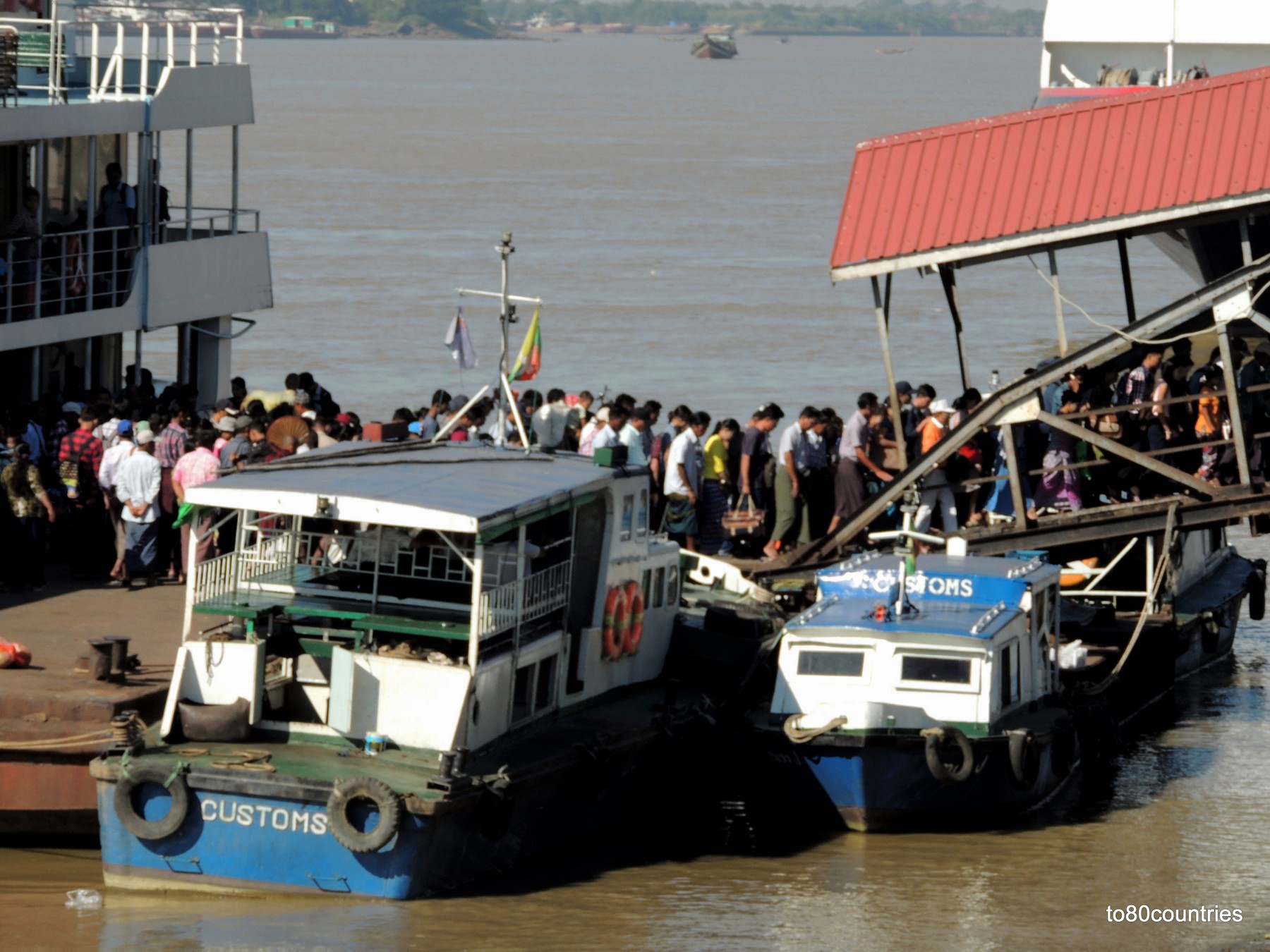 Fähre am Yangon River - Burma