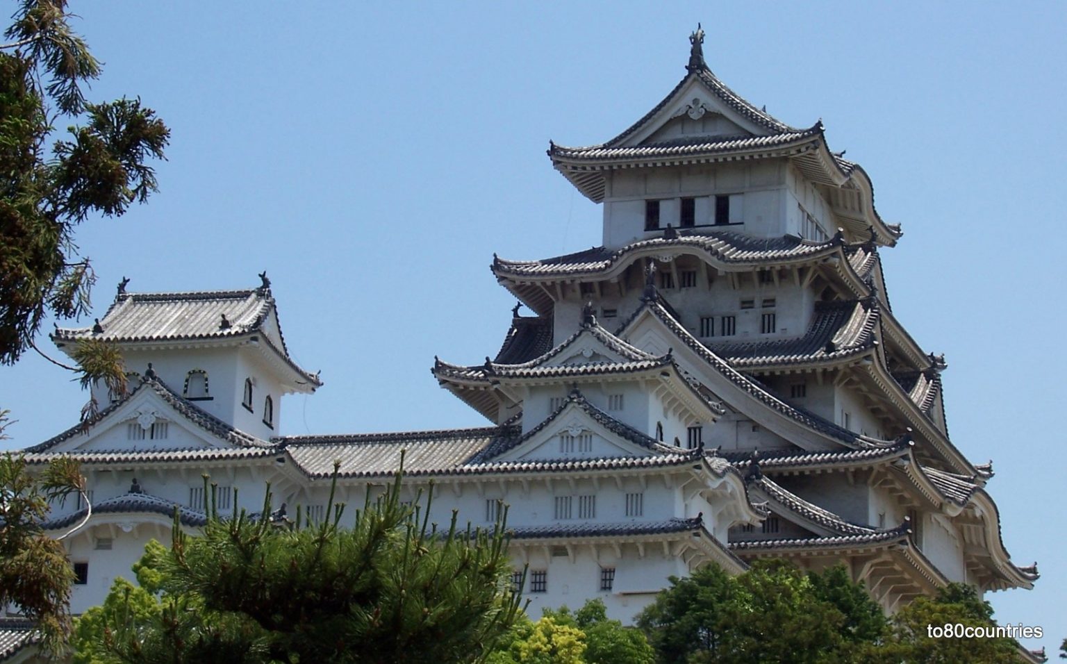 Honshu - die weiße Samurai-Burg von Himeji - to eighty countries