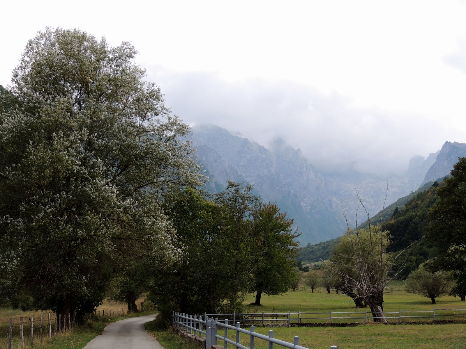 Zufahrt zum Prokletije Nationalpark, Montenegro - Hochtal Gebaje