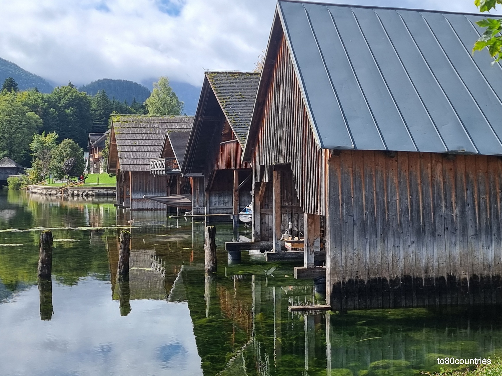 Bootshäuser am Grundlsee