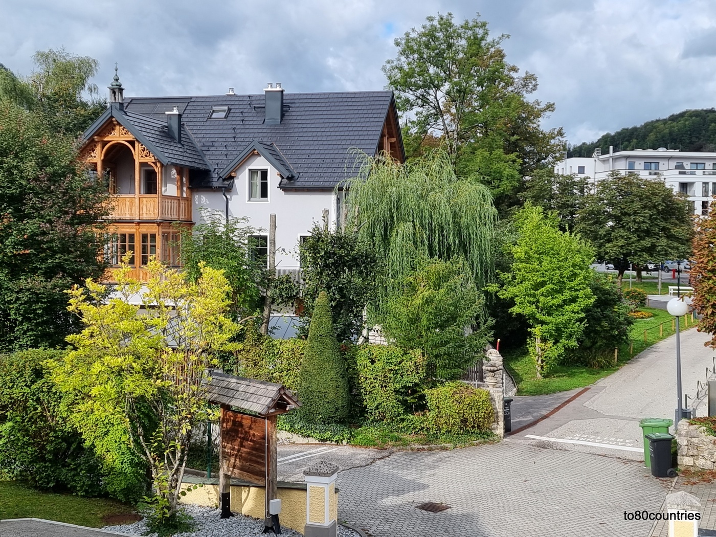 Salzkammergut-Villa mit einem Risalit aus Naturholz - Bad Ischl