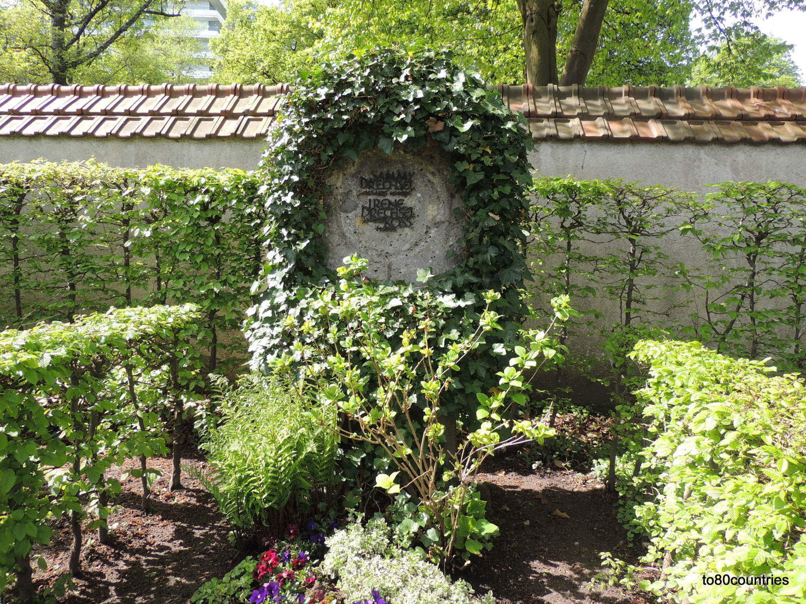 Prominentengräber: Sammy Drechsel und Irene Koss - Nordfriedhof München